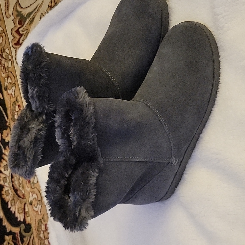 Women's Gray Faux Fur Winter Boot